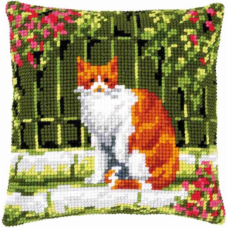 Kruissteekkussen kit Poes tussen bloemen