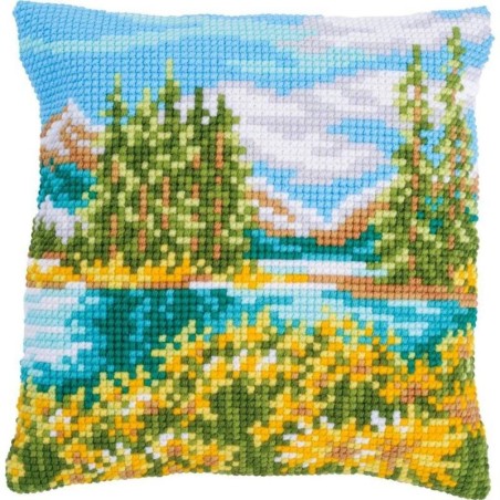 Kruissteekkussen  berglandschap met meer